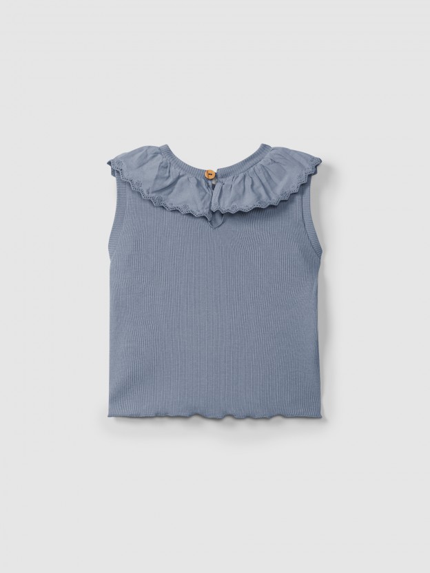 Singlet em malha canelada com gola bordado ingl�s