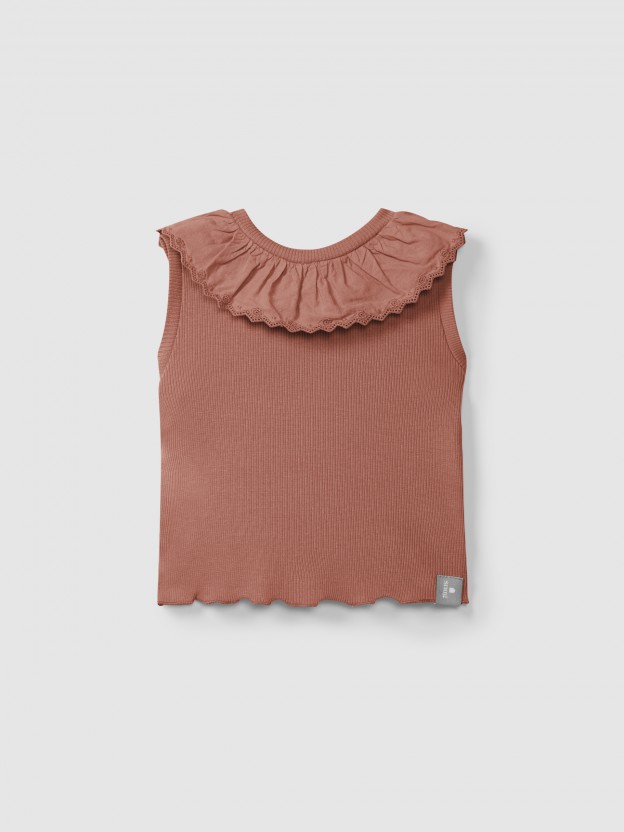 Singlet in ribbed jersey with English embroidery collar Singlet in ribbed jersey with English embroidery collar