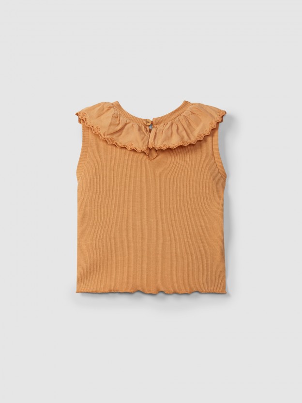 Singlet em malha canelada com gola bordado ingl�s