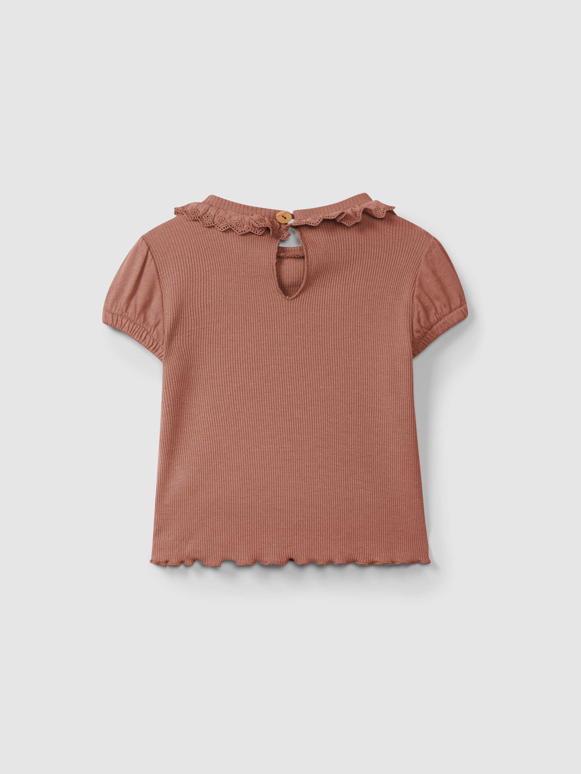 T-shirt em malha canelada com gola bordado inglês