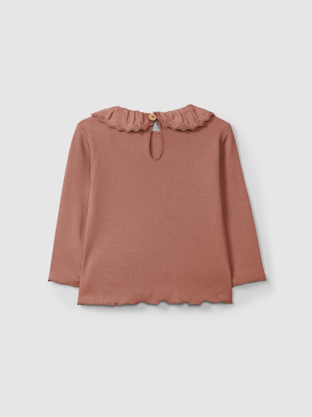 Longsleeve em malha canelada com gola de bordado inglês Longsleeve em malha canelada com gola de bordado inglês