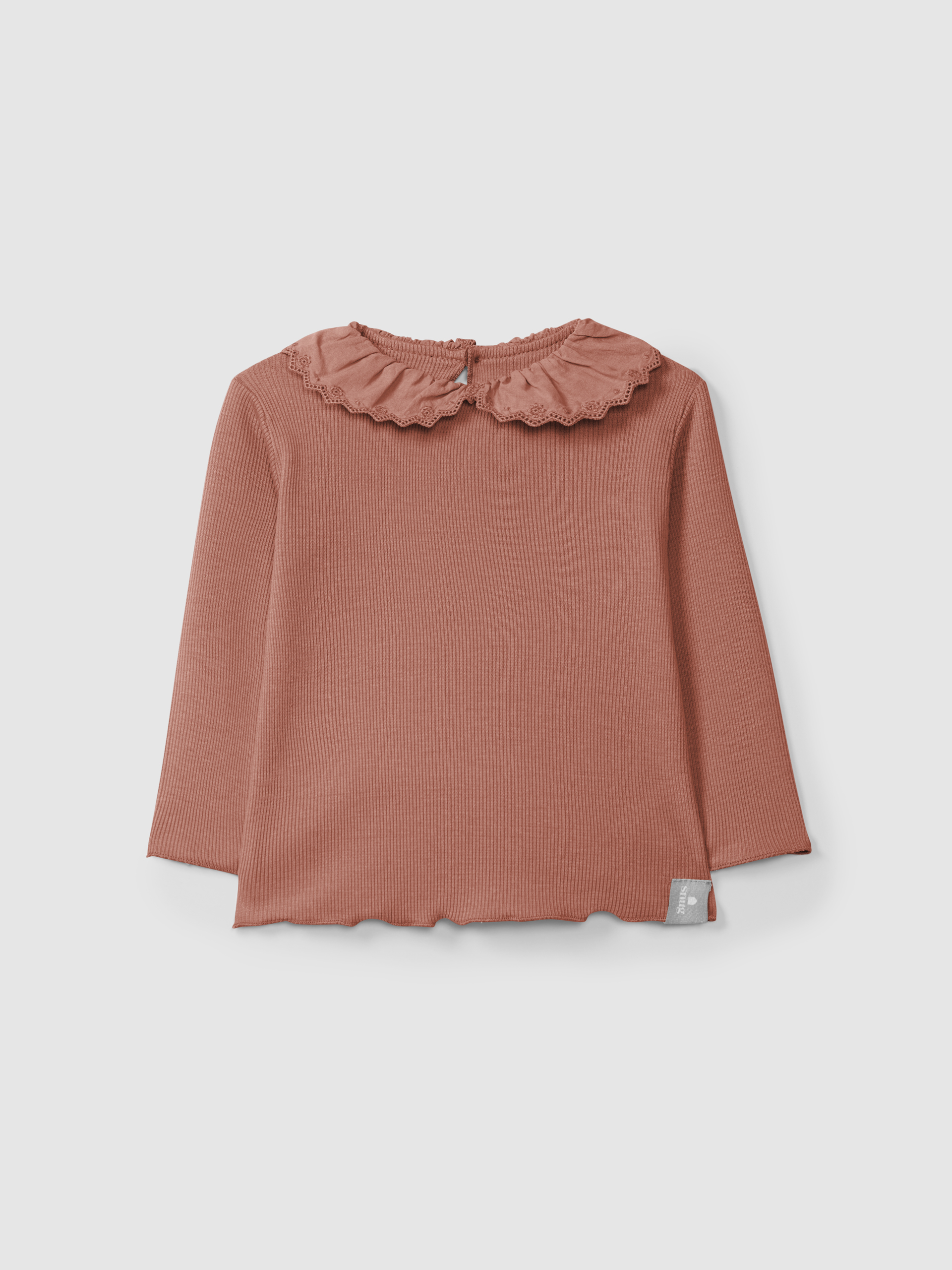 Longsleeve em malha canelada com gola de bordado inglês