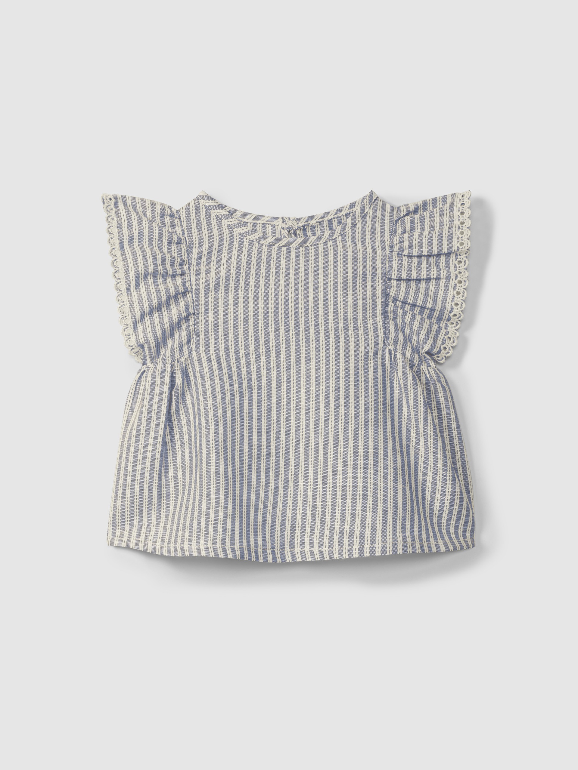Blusa em tecido de riscas e detalhe de bordado inglês