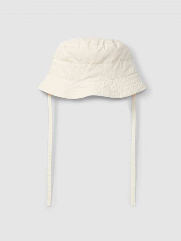 Chapéu liso com fita Chapéu liso com fita
