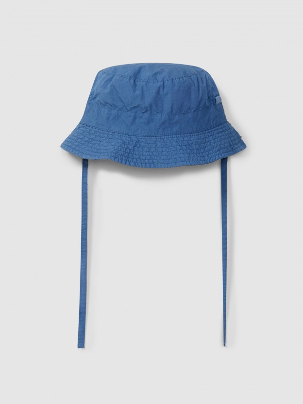 Plain hat with ribbon