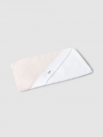 Bath towel detail in striped jacquard fabric