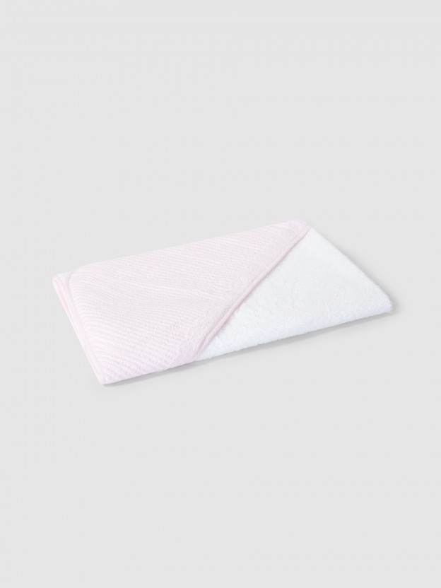 Serviette de bain imprim�e avec volant brod�