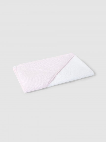 Bath towel printed with embroidered ruffle