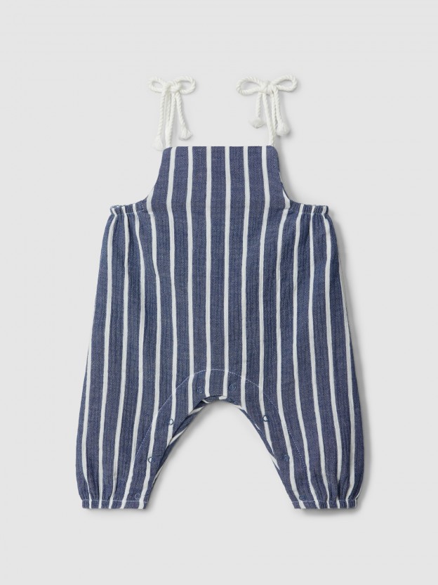 Peto en gasa a rayas con tirantes de cord�n