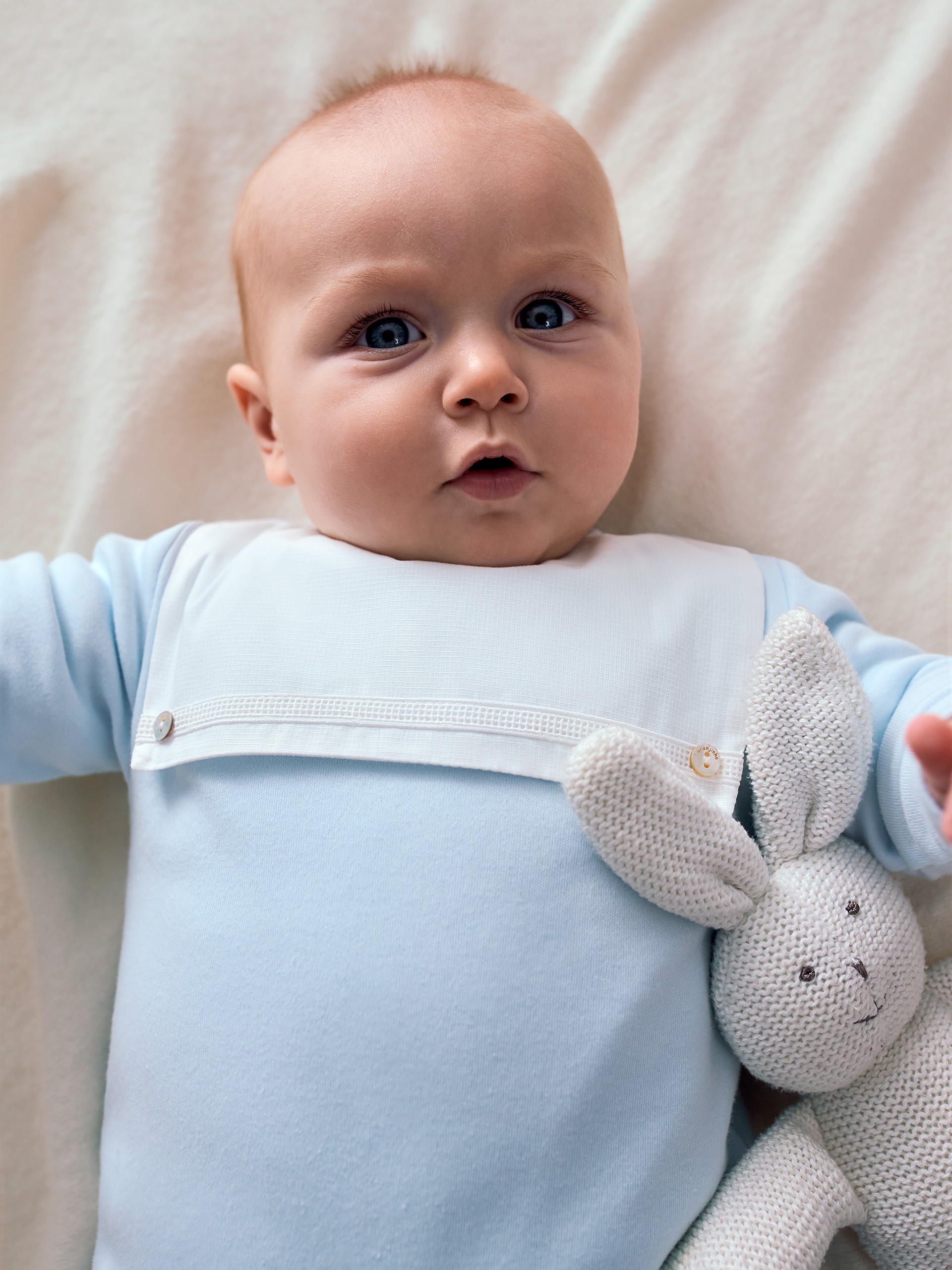 Pelele sin cuello con detalle de cinta bordada