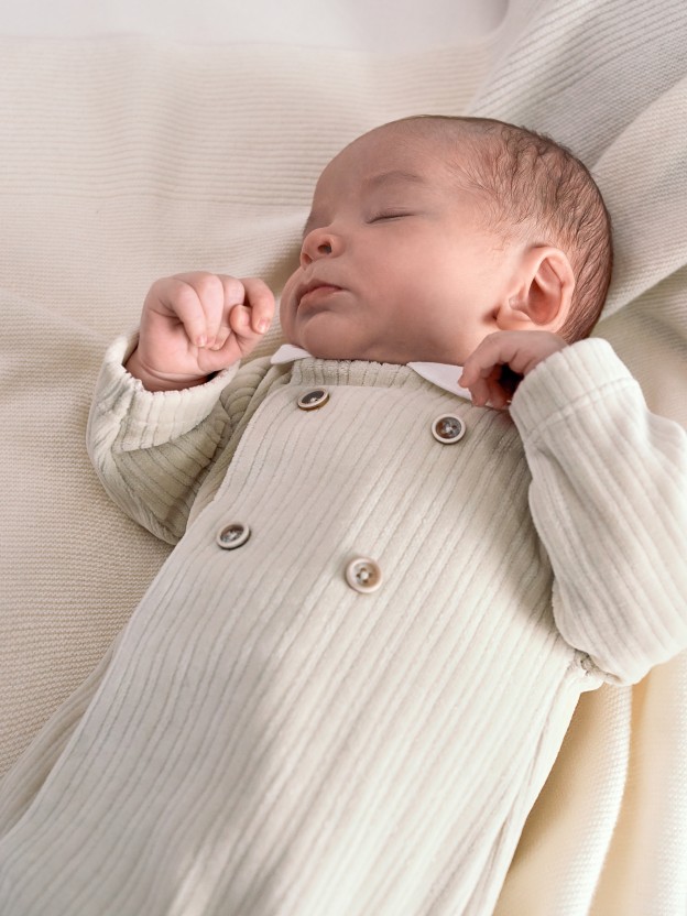 Ribbed velvet babygrow with decorative buttons Ribbed velvet babygrow with decorative buttons