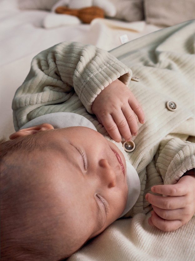 Ribbed velvet babygrow with decorative buttons Ribbed velvet babygrow with decorative buttons