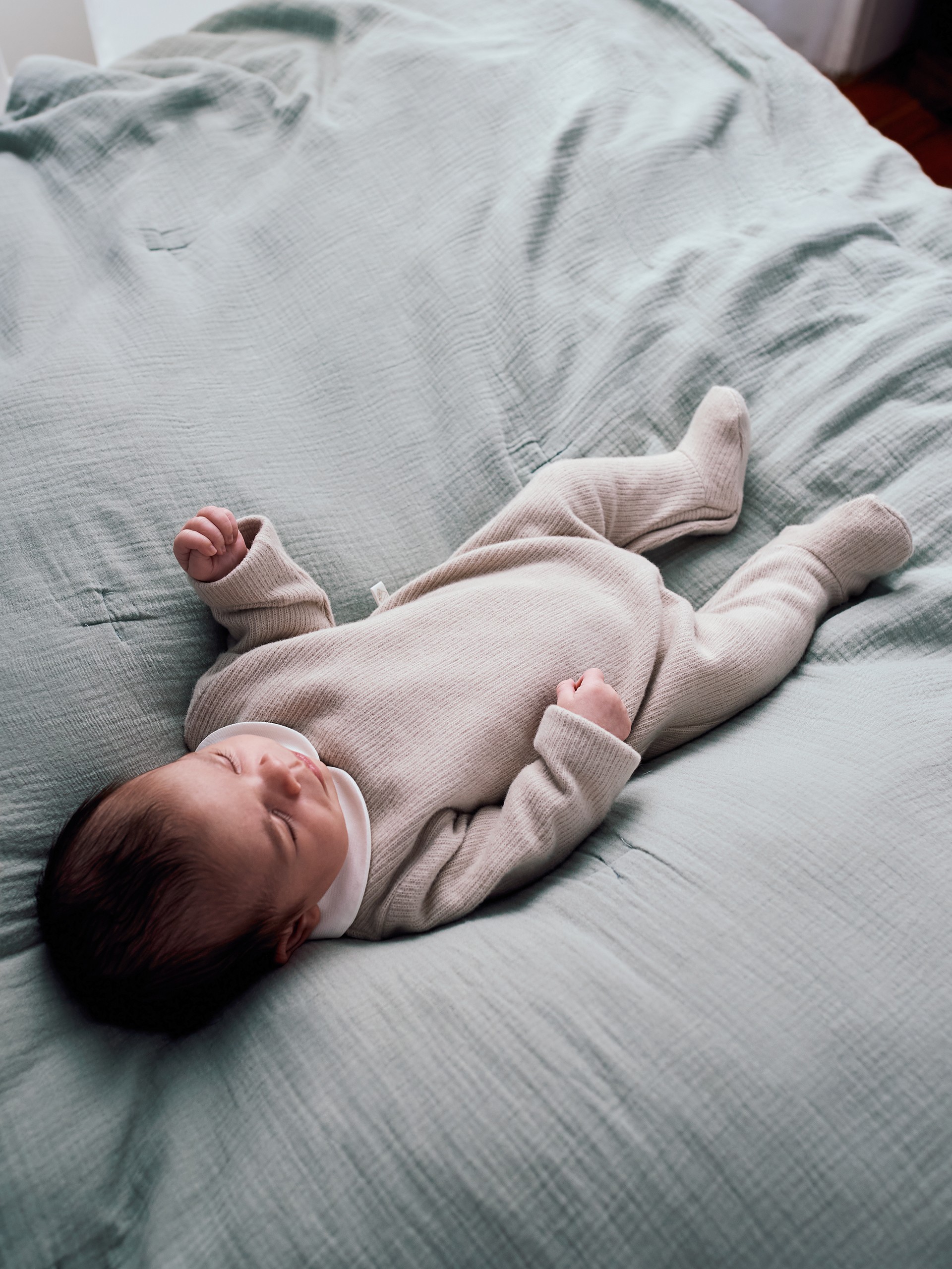 Organic cotton babygrow with round collar