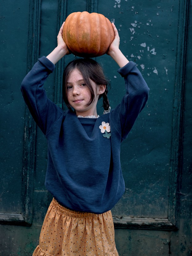 Sweatshirt fleur et d�tail de broderie anglaise