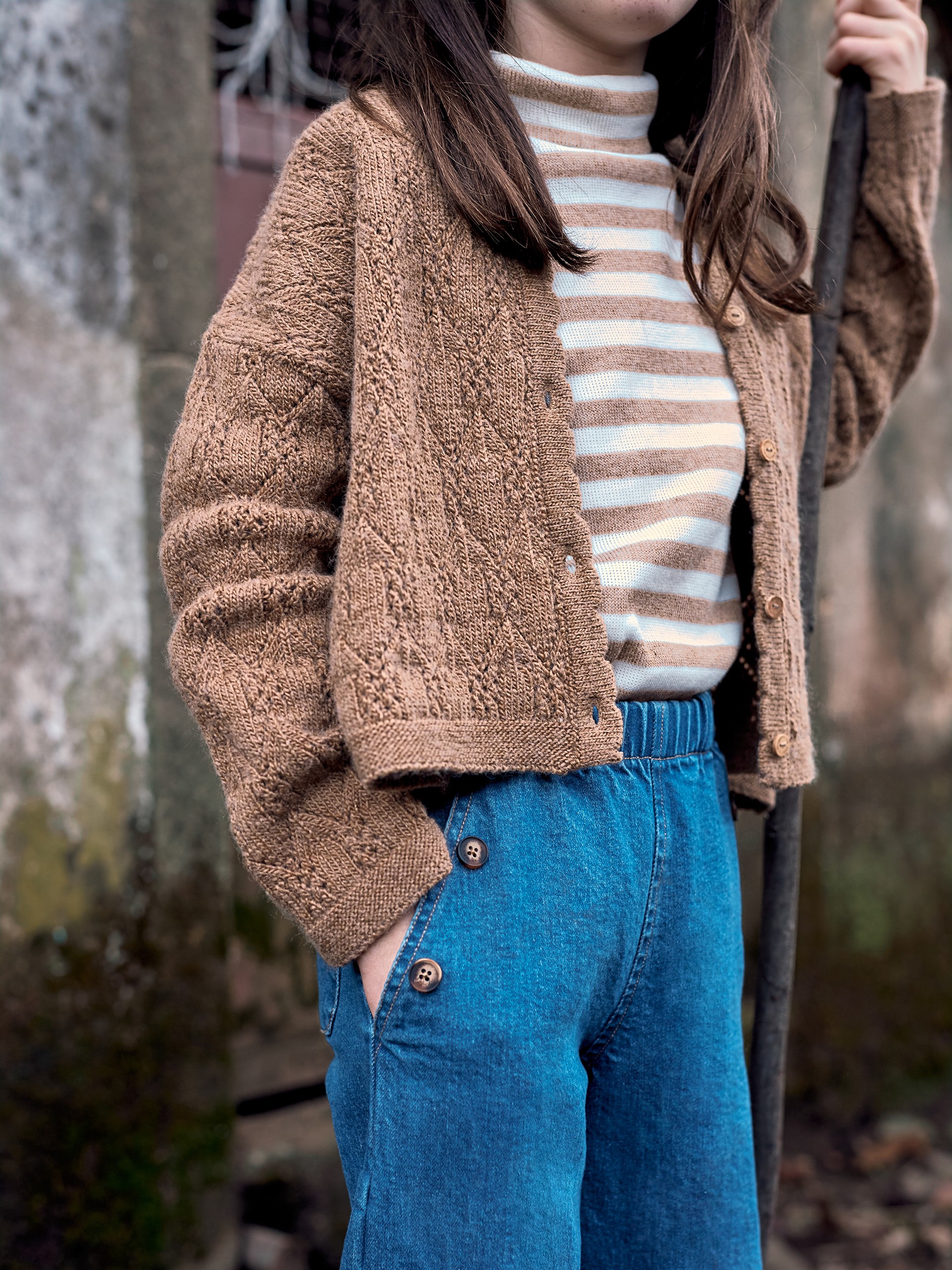 Cardigan knitted with fantasy stitch