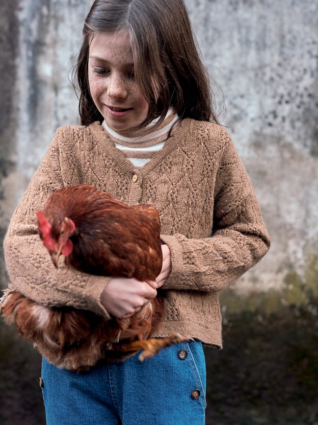 Cardigan knitted with fantasy stitch