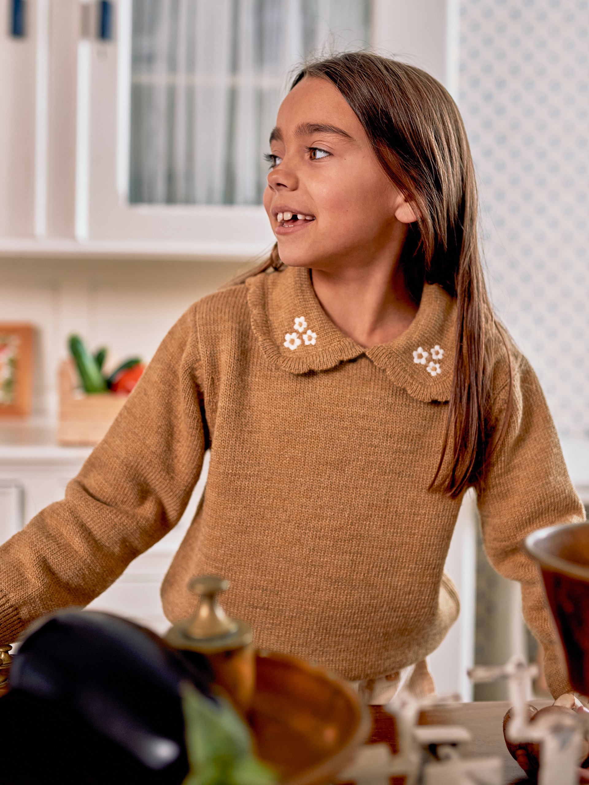 Knitted jumper embroidered flower collar