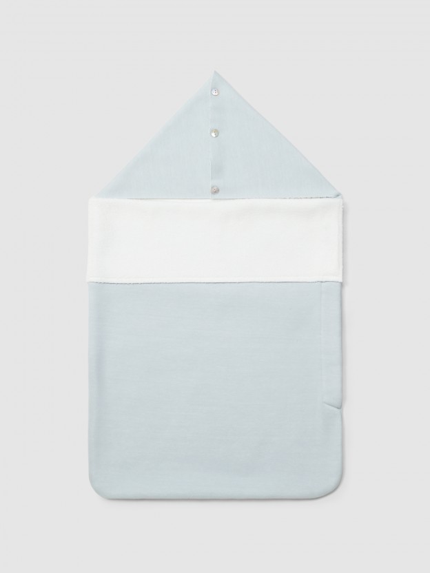 Double jersey sleeping blanket with faux fur interior