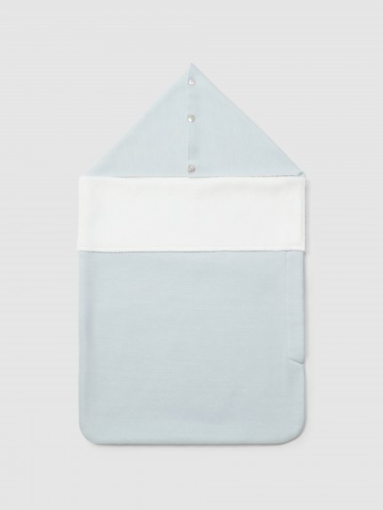 Double jersey sleeping blanket with faux fur interior