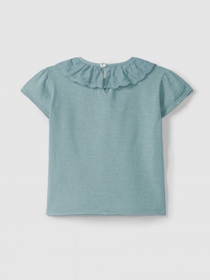 Tshirt com gola em bordado inglês Tshirt com gola em bordado inglês
