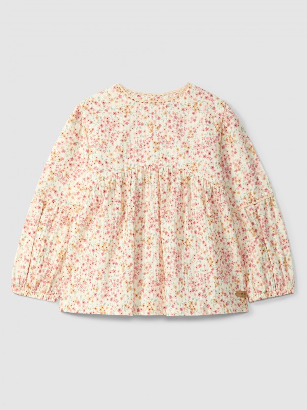 Floral blouse with lace details Floral blouse with lace details
