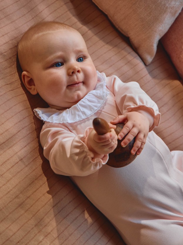 Babygrow ruffled collar with lace detail Babygrow ruffled collar with lace detail