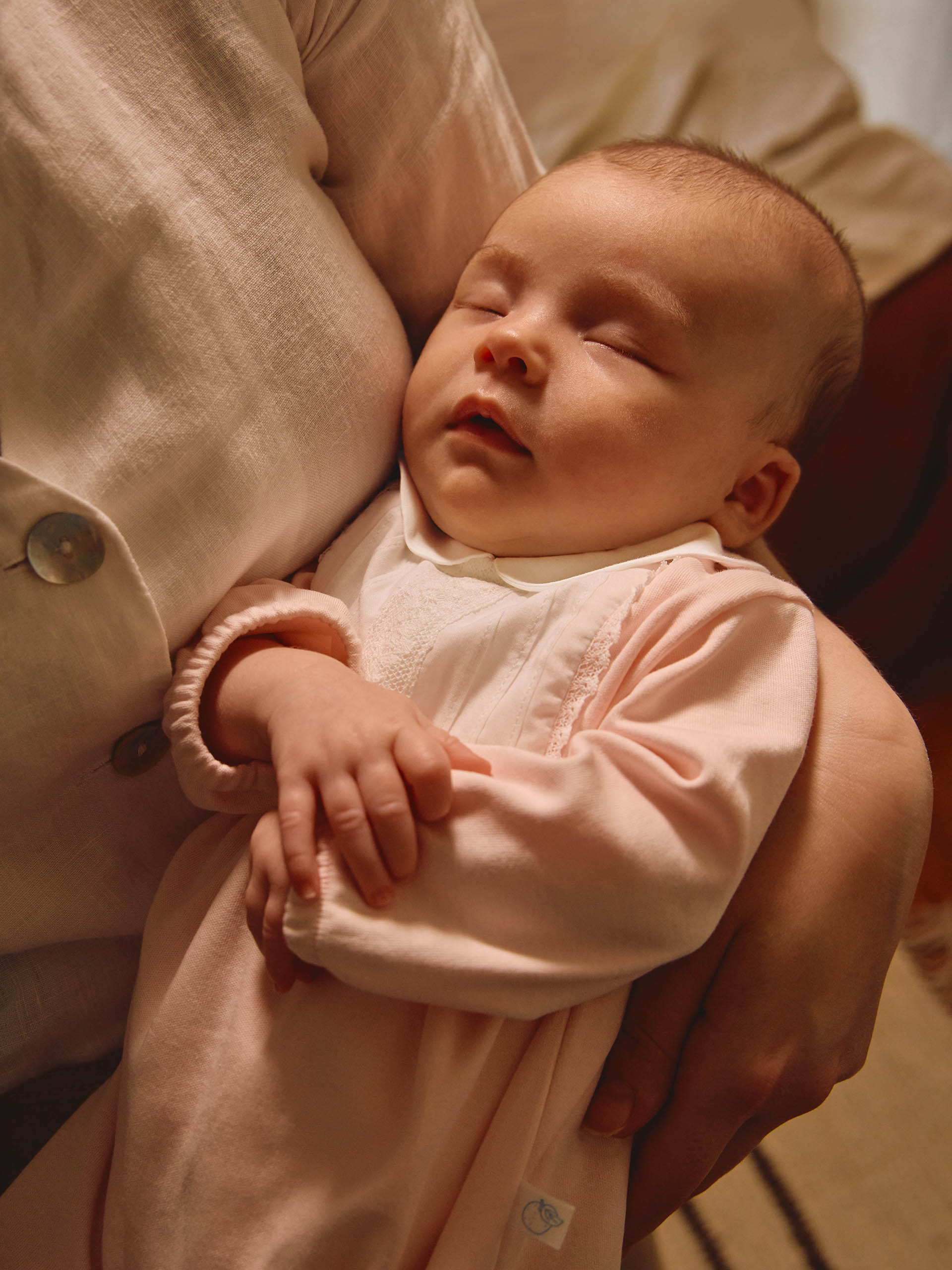 Babygrow pregas e renda delicada