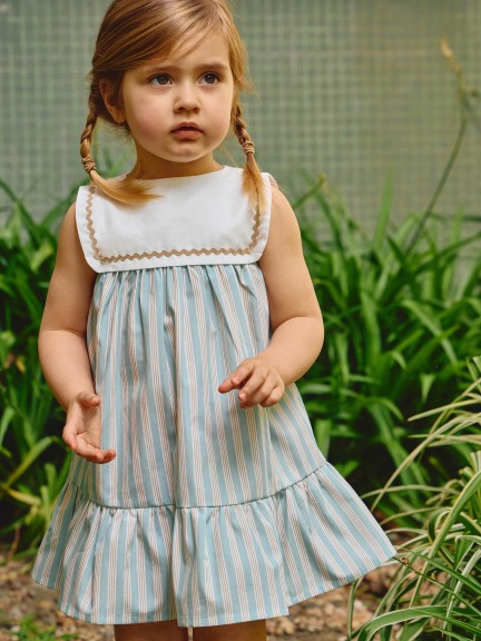 Vestido de riscas com detalhe de espiguilha Vestido de riscas com detalhe de espiguilha