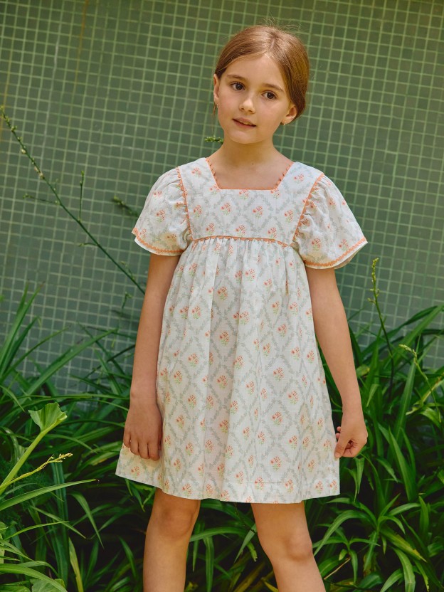 Vestido floral com detalhe de espiguilha Vestido floral com detalhe de espiguilha