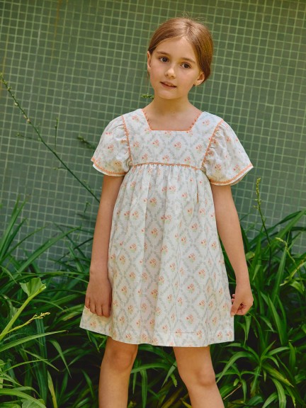 Robe � fleurs avec d�tail de galon