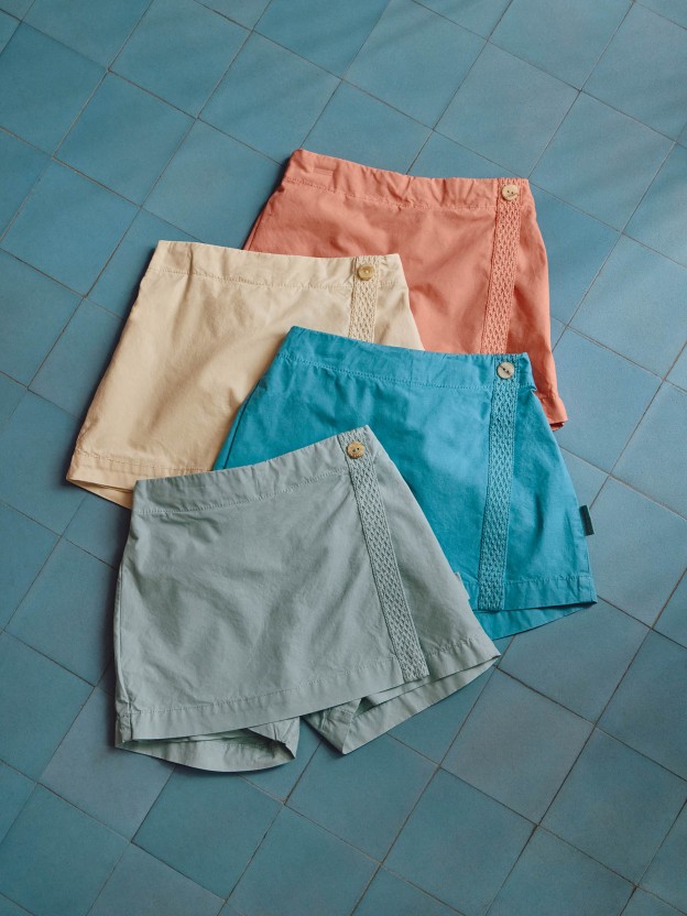 Jupe-culotte en serg� avec d�tail de ruban d�coratif