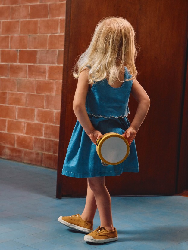 Thin denim dress with embroidered details Thin denim dress with embroidered details