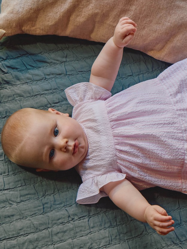 Vestido seersucker de riscas e bordado Vestido seersucker de riscas e bordado