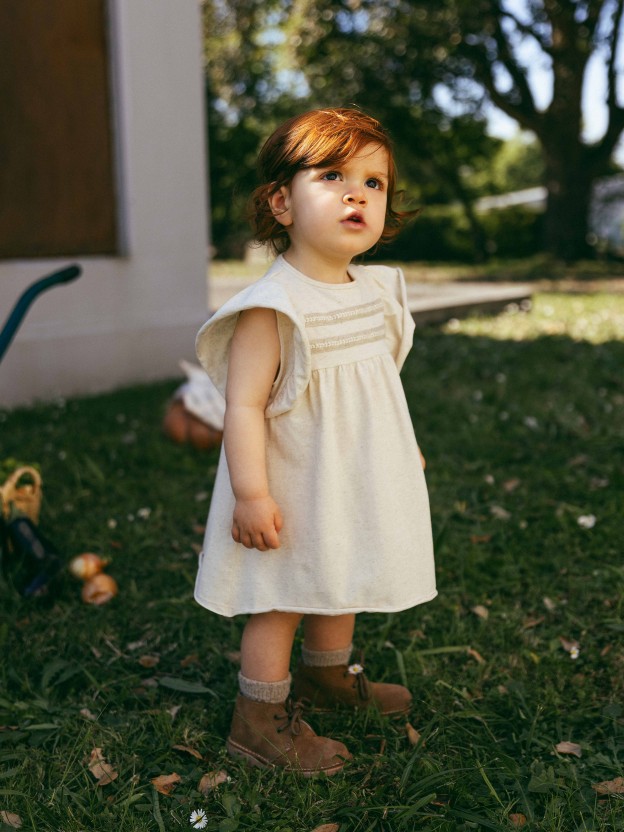Vestido con detalle de cinta trenzada