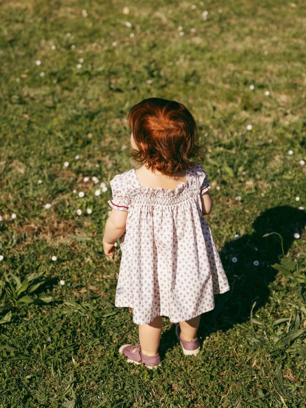 Vestido flores com detalhe de espiguilha Vestido flores com detalhe de espiguilha