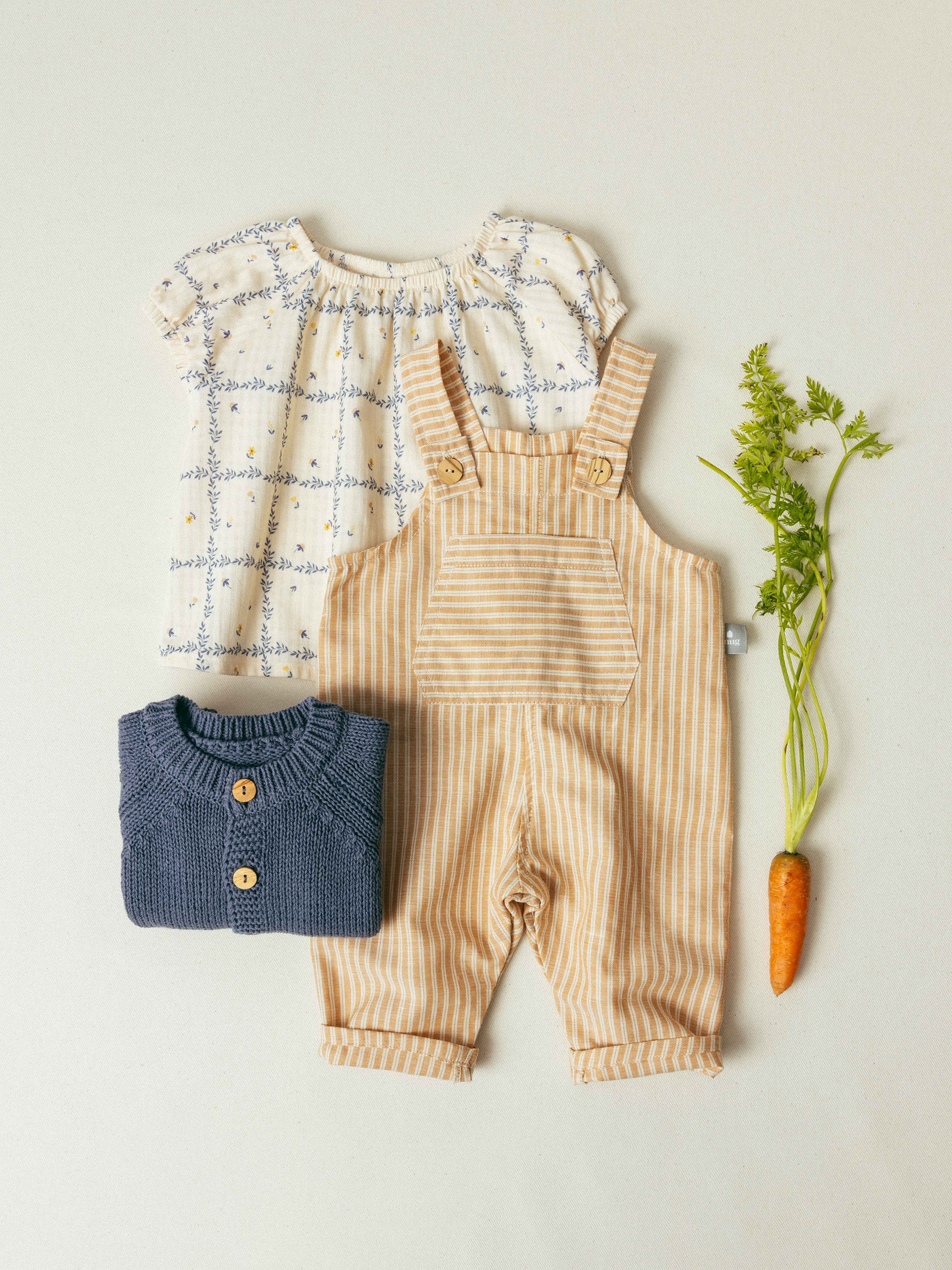 Knitted cardigan round neckline