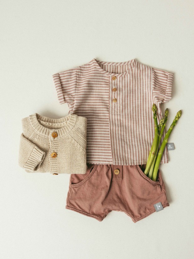 Knitted cardigan round neckline Knitted cardigan round neckline