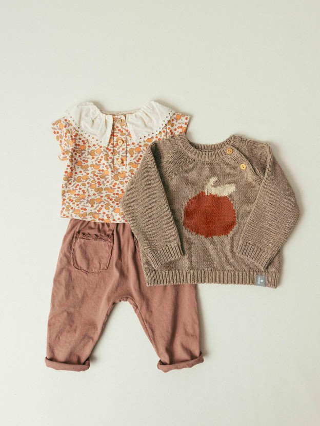 T-shirt in printed jersey with embroidered detail T-shirt in printed jersey with embroidered detail