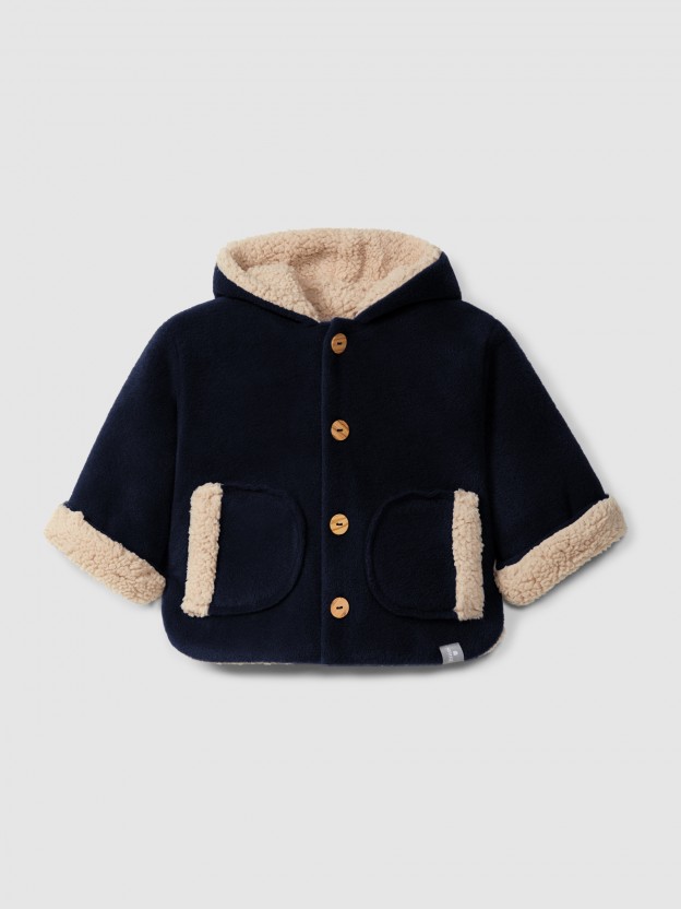 Chaqueta polar con capucha