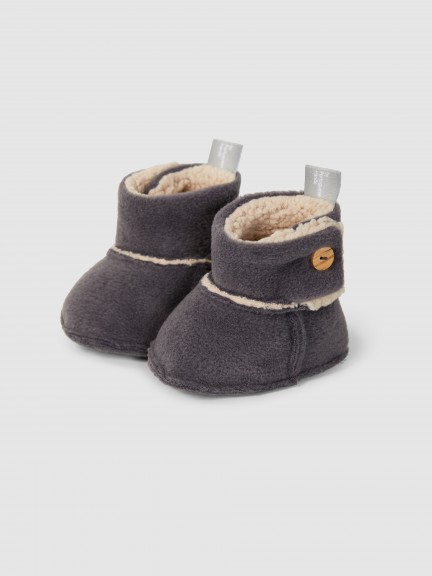 Botinhas em polar com pelo
