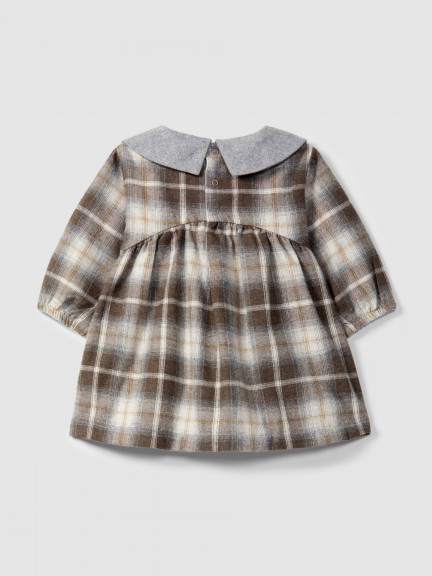 Vestido xadrez com detalhe de bordado na gola Vestido xadrez com detalhe de bordado na gola