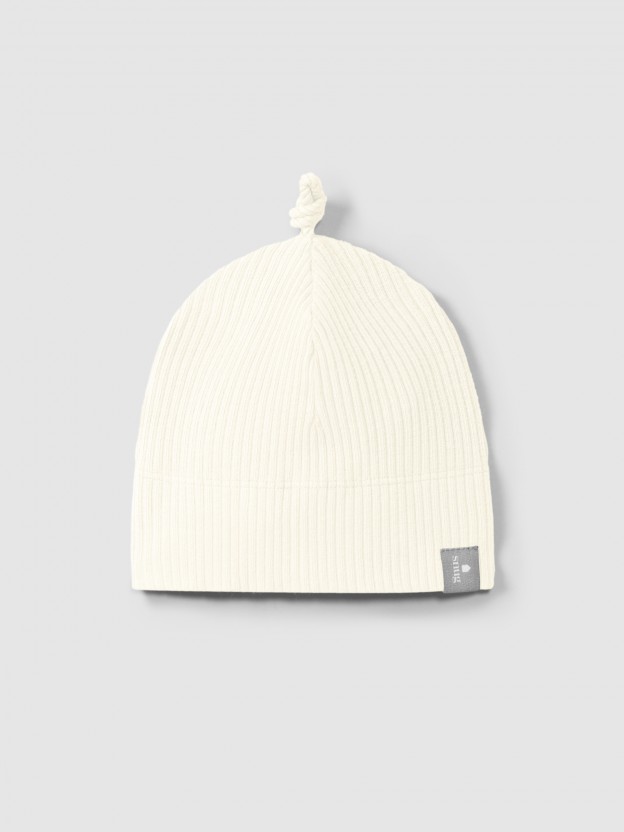 Gorro com nó em malha canelada Gorro com nó em malha canelada