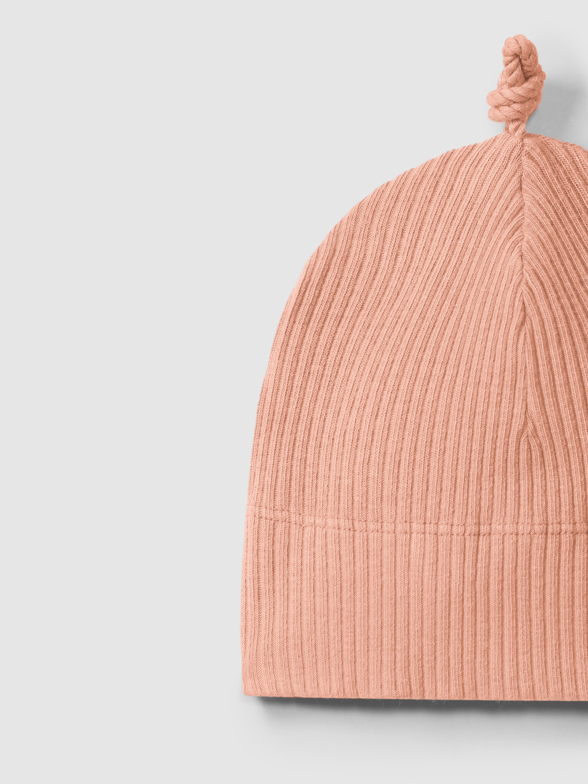 Gorro com nó em malha canelada