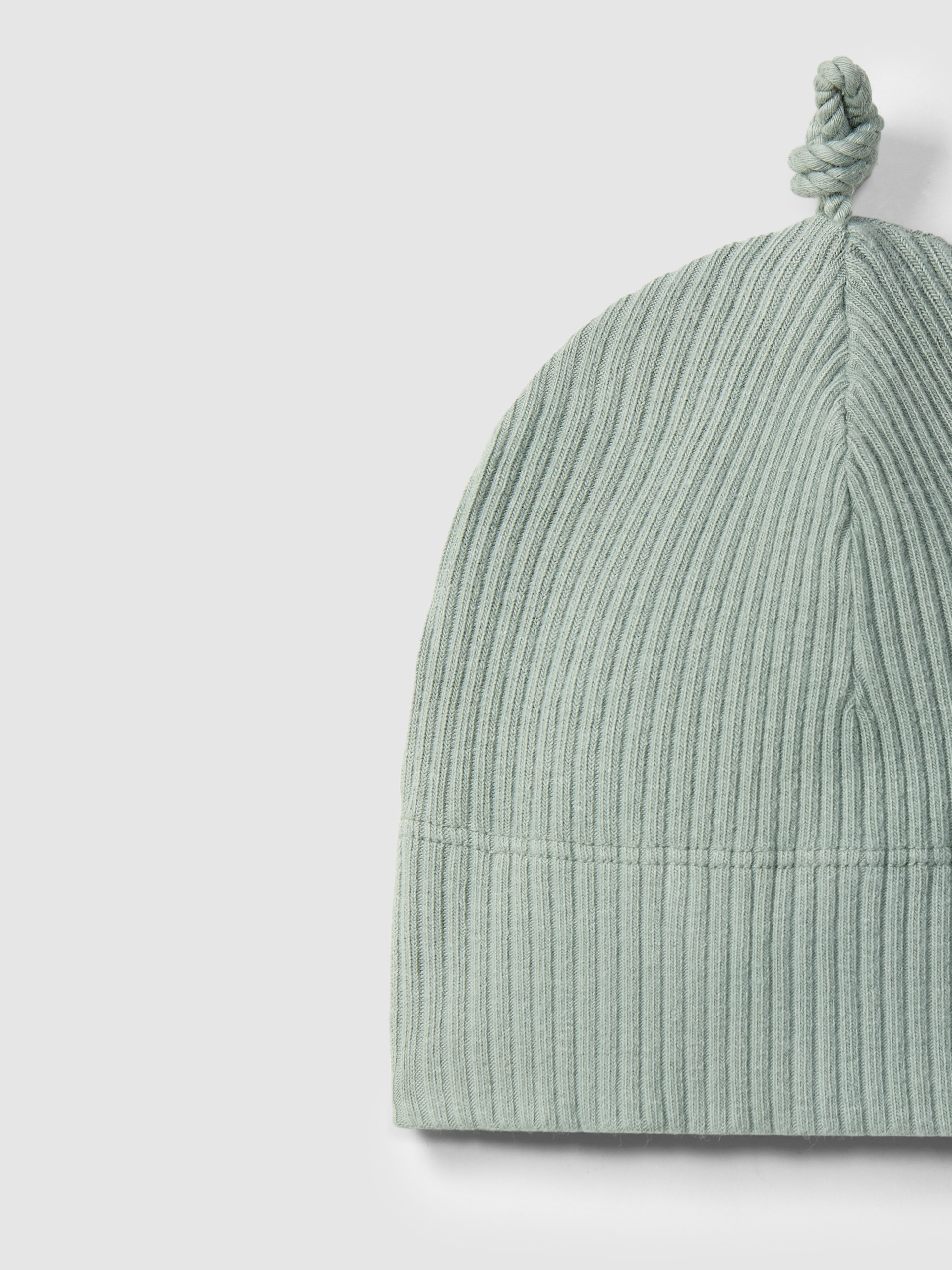 Bonnet avec nœud en maille cannelée