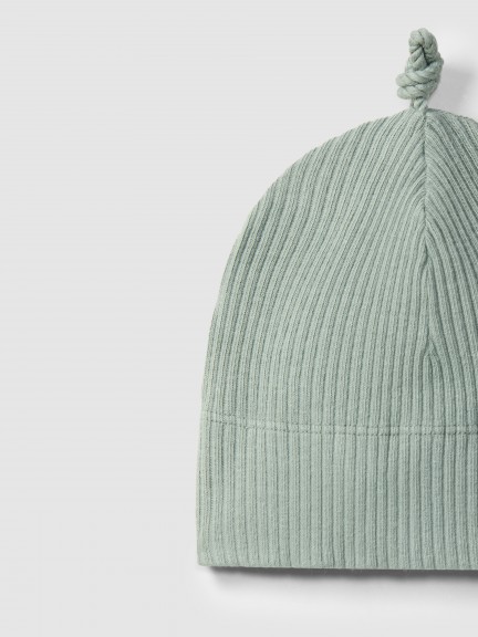 Gorro com nó em malha canelada Gorro com nó em malha canelada