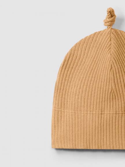 Gorro com nó em malha canelada Gorro com nó em malha canelada