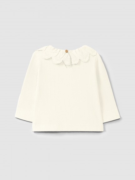Camiseta de manga larga en punto acanalado con cuello de bordado inglés Camiseta de manga larga en punto acanalado con cuello de bordado inglés