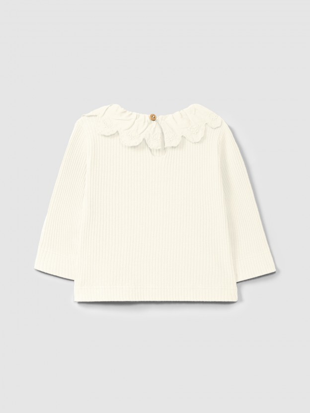 Longsleeve em malha canelada com gola de bordado inglês Longsleeve em malha canelada com gola de bordado inglês