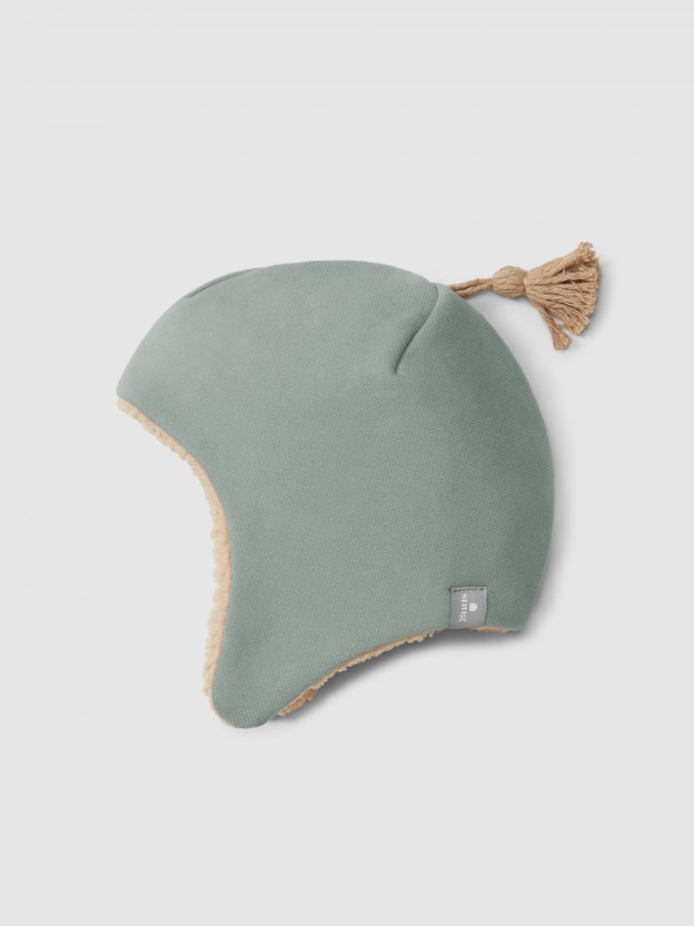 Gorro en felpa con pompón e interior de pelo Gorro en felpa con pompón e interior de pelo