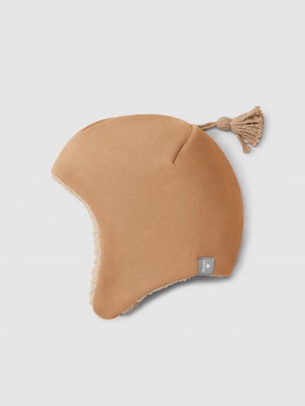 Gorro em felpa com pom-pom e interior de pelo